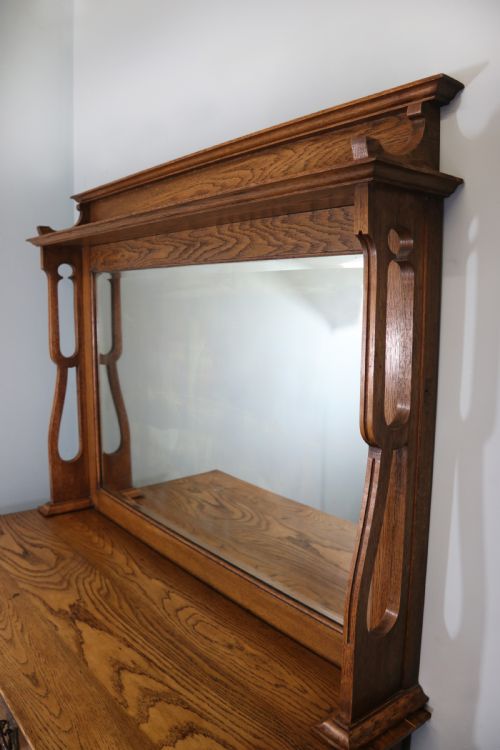 ARTS AND CRAFTS STYLE A SUPER QUALITY LATE VICTORIAN OAK SIDEBOARD WITH AN ARTS AND CRAFTS INFLUENCED STYLE - ADDITIONAL PHOTO 3