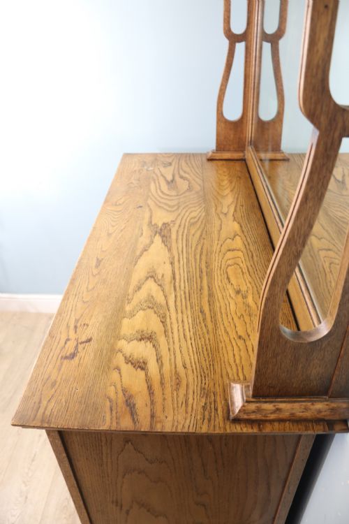 ARTS AND CRAFTS STYLE A SUPER QUALITY LATE VICTORIAN OAK SIDEBOARD WITH AN ARTS AND CRAFTS INFLUENCED STYLE - ADDITIONAL PHOTO 9