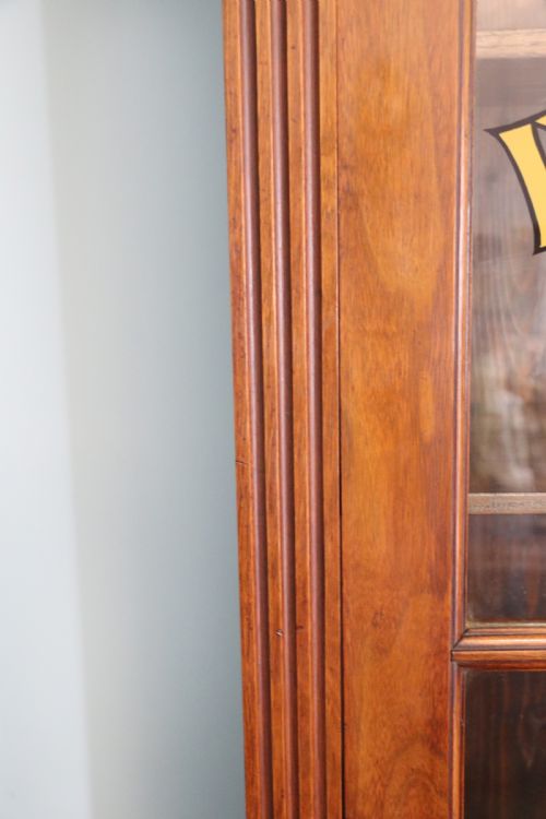 THIS LOVELY LATE 19TH CENTURY AMERICAN WALNUT BOOKCASE CABINET - ADDITIONAL PHOTO 15