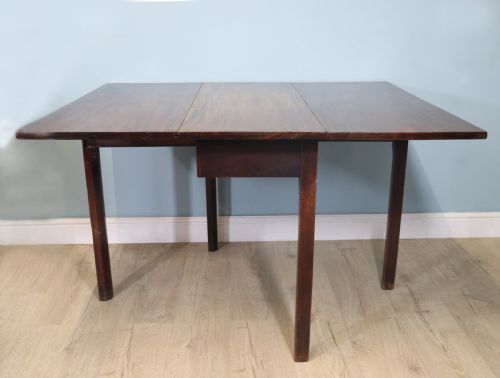 A Top Quality Early Victorian Dropleaf Gateleg Table!