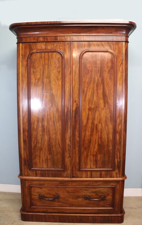 A Lovely Quality and Truly Stunning, Classic Victorian Wardrobe.