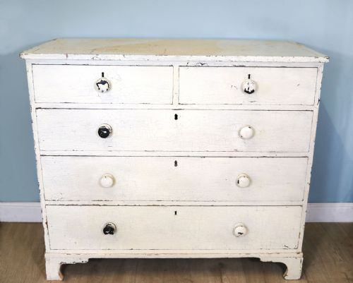 A Lovely Victorian Painted Pine Chest of Drawers.