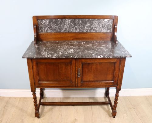 A Lovely Early 20th Century Marble Topped Oak Washstand.