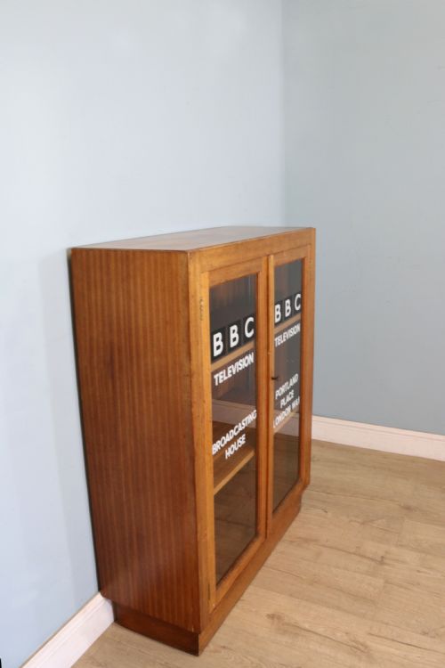 A WONDERFUL 1930S LIGHT MAHOGANY BOOKCASE CABINET 0 - ADDITIONAL PHOTO 3