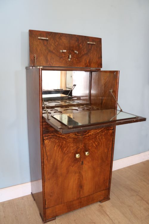 A Superb Walnut Veneered Metamorphic Drinks Cabinet Dating from the 1920s/1930s