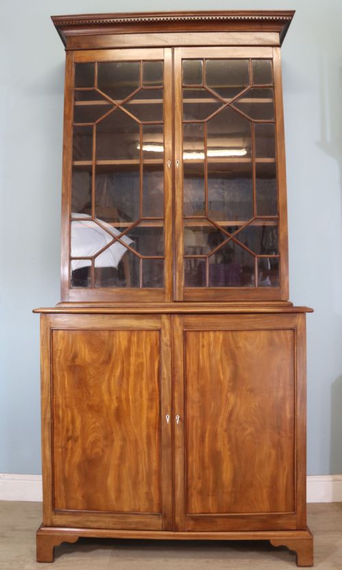 A Superb Example of a Quality Georgian Mahogany Bookcase Cabinet.