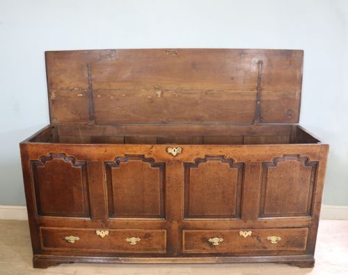 A Very Fine 18th Century Oak Mule Chest