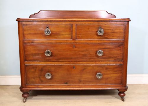 A Quality Victorian Mahogany Chest of Drawers.