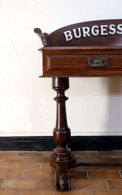 A LOVELY LATE VICTORIAN MAHOGANY GALLERIED SIDE TABLE - ADDITIONAL PHOTO 6