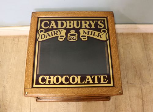 A LOVELY EARLY 20TH CENTURY OAK COUNTERTOP DISPLAY CABINET LATER SIGNWRITTEN FOR CADBURYS CHOCOLATE