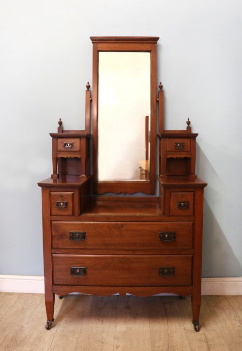 A Lovely Late 19th Century American Walnut Dressing Chest.