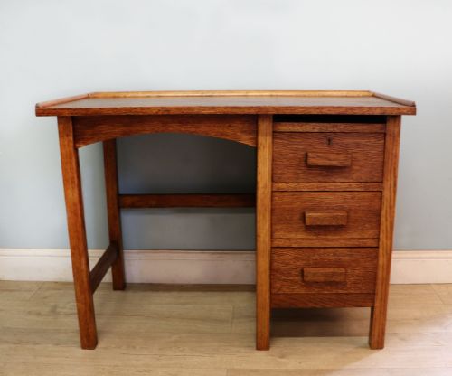 A Vintage Oak Child’s Desk.