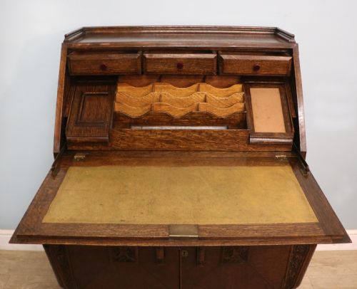 A MOST UNUSUALLY CONFIGURED OAK VENEERED BUREAU - ADDITIONAL PHOTO 19