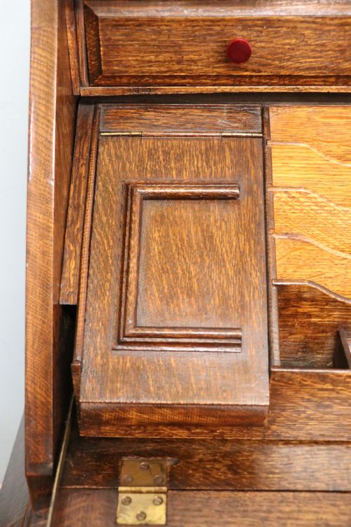 A MOST UNUSUALLY CONFIGURED OAK VENEERED BUREAU - ADDITIONAL PHOTO 23