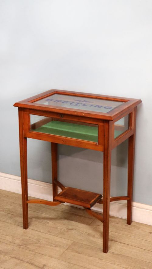 A LOVELY YEW WOOD VENEERED BIJOUTERIE DISPLAY TABLE LATER SIGN WRITTEN FOR BREITLING WATCHES - ADDITIONAL PHOTO 4
