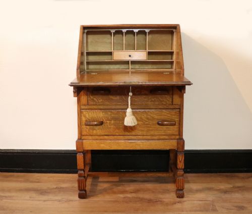 A Lovely 1930s Golden Oak Bureau.