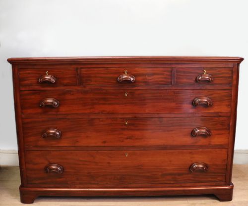 A Quality Superb Victorian Mahogany Chest of Drawers.