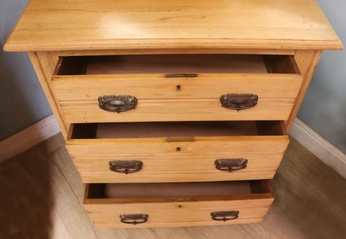 VICTORIAN ARTS AND CRAFTS STYLE A LOVELY LATE 19TH CENTURY SATIN WALNUT WARDROBE AND MATCHING DRESSING CHEST - ADDITIONAL PHOTO 15