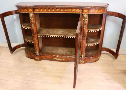 A LOVELY VICTORIAN WALNUT VENEERED INLAID AND GILT METAL MOUNTED CREDENZA CABINET - ADDITIONAL PHOTO 2