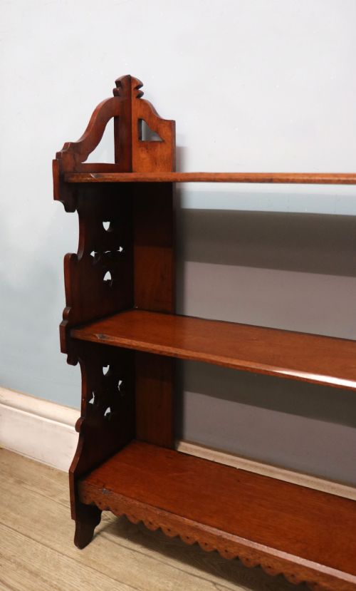A LOVELY VERY USABLE VICTORIAN MAHOGANY WALL SHELF - ADDITIONAL PHOTO 5