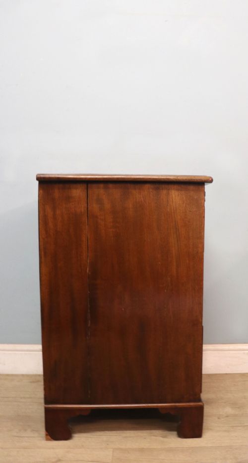A LOVELY GEORGIAN STYLE BACHELORS CHEST OF SMALL PROPORTIONS - ADDITIONAL PHOTO 8