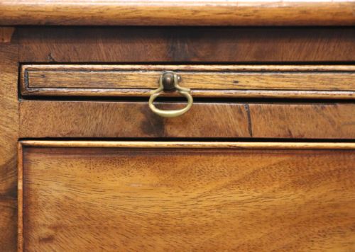 A LOVELY GEORGIAN STYLE BACHELORS CHEST OF SMALL PROPORTIONS - ADDITIONAL PHOTO 13
