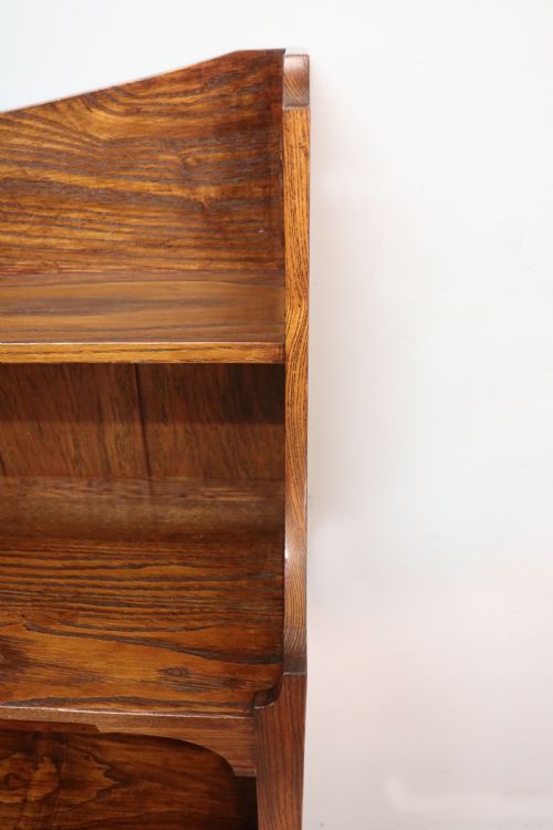A LOVELY EARLY 20TH CENTURY OAK OPEN FRONT BOOKCASE BEAR THE SIGNATURE OF ALBERT GILLES A RENOWNED FRENCH COPPERSMITH - ADDITIONAL PHOTO 4