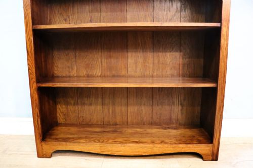 A LOVELY EARLY 20TH CENTURY OAK OPEN FRONT BOOKCASE BEAR THE SIGNATURE OF ALBERT GILLES A RENOWNED FRENCH COPPERSMITH - ADDITIONAL PHOTO 9
