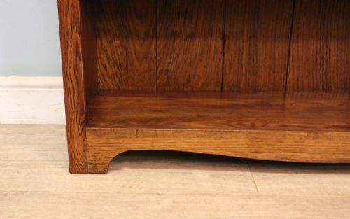 A LOVELY EARLY 20TH CENTURY OAK OPEN FRONT BOOKCASE BEAR THE SIGNATURE OF ALBERT GILLES A RENOWNED FRENCH COPPERSMITH - ADDITIONAL PHOTO 11
