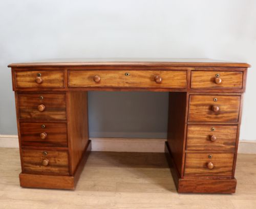 A LOVELY HONEST 19TH CENTURY MAHOGANY TWIN PEDESTAL OFFICE DESK - ADDITIONAL PHOTO 1
