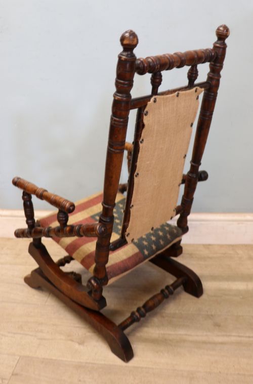 AN ABSOLUTELY LOVELY CHARMING LATE 19TH CENTURY AMERICAN CHILDS ROCKING CHAIR - ADDITIONAL PHOTO 5