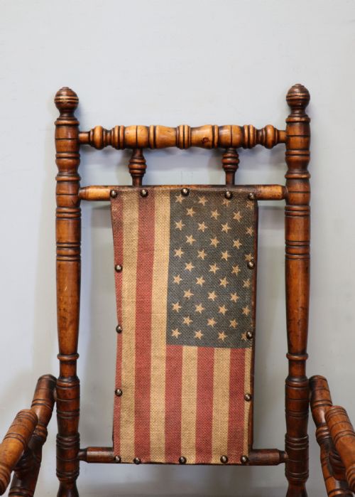 AN ABSOLUTELY LOVELY CHARMING LATE 19TH CENTURY AMERICAN CHILDS ROCKING CHAIR - ADDITIONAL PHOTO 10