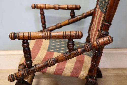 AN ABSOLUTELY LOVELY CHARMING LATE 19TH CENTURY AMERICAN CHILDS ROCKING CHAIR - ADDITIONAL PHOTO 21