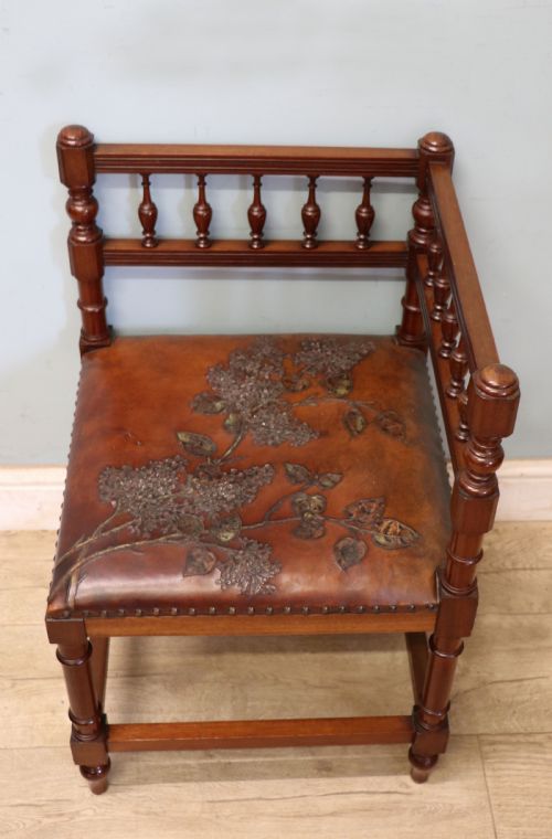 A LOVELY UNUSUAL LATE VICTORIAN CORNER CHAIR - ADDITIONAL PHOTO 3