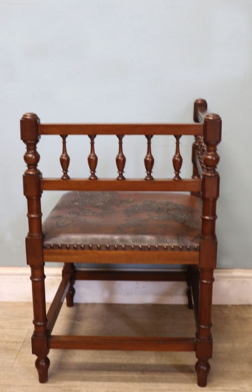 A LOVELY UNUSUAL LATE VICTORIAN CORNER CHAIR - ADDITIONAL PHOTO 4