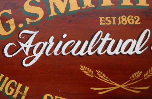 A LOVELY VICTORIAN PAINTED PINE CHEST OF FOUR DRAWERS SIGN WRITTEN FOR THE SMITHS AGRICULTURAL MERCHANTS OF STAFFORD - ADDITIONAL PHOTO 6