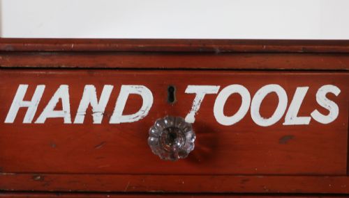 A LOVELY VICTORIAN PAINTED PINE CHEST OF FOUR DRAWERS SIGN WRITTEN FOR THE SMITHS AGRICULTURAL MERCHANTS OF STAFFORD - ADDITIONAL PHOTO 16