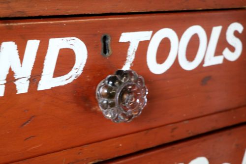 A LOVELY VICTORIAN PAINTED PINE CHEST OF FOUR DRAWERS SIGN WRITTEN FOR THE SMITHS AGRICULTURAL MERCHANTS OF STAFFORD - ADDITIONAL PHOTO 19