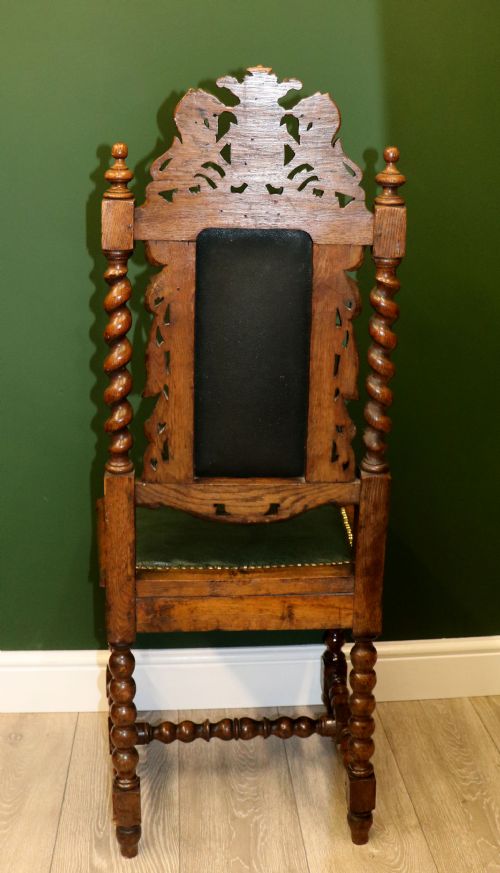 A LOVELY VICTORIAN OAK FRAMED BEAUTIFULLY CARVED HALL CHAIR IN THE CAROLEAN GOTHIC REVIVAL STYLE - ADDITIONAL PHOTO 4