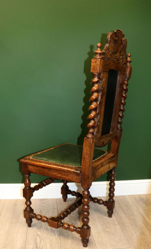 A LOVELY VICTORIAN OAK FRAMED BEAUTIFULLY CARVED HALL CHAIR IN THE CAROLEAN GOTHIC REVIVAL STYLE - ADDITIONAL PHOTO 5