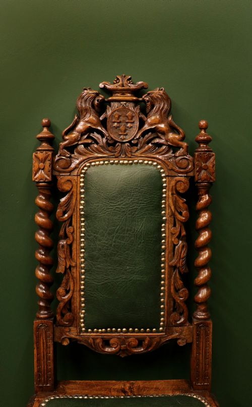 A LOVELY VICTORIAN OAK FRAMED BEAUTIFULLY CARVED HALL CHAIR IN THE CAROLEAN GOTHIC REVIVAL STYLE - ADDITIONAL PHOTO 8
