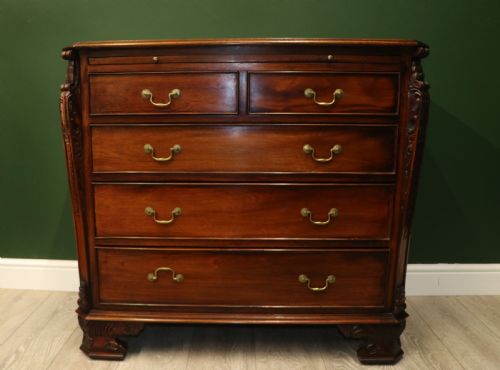 A LOVELY SOLID MAHOGANY BACHELORS CHEST