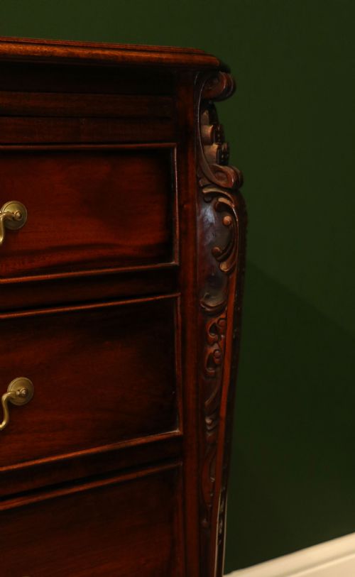 A LOVELY SOLID MAHOGANY BACHELORS CHEST - ADDITIONAL PHOTO 19