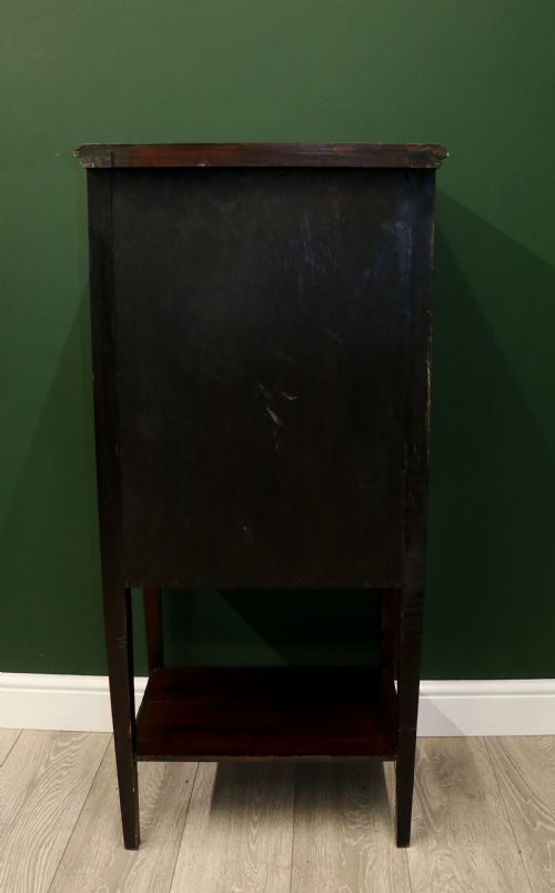 AN EARLY 20TH CENTURY MAHOGANY MUSIC CABINET - ADDITIONAL PHOTO 9
