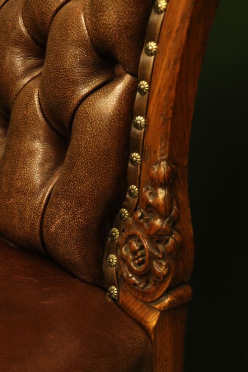 AN ABSOLUTELY LOVELY PAIR OF OAK FRAMED LEATHER SIDE CHAIRS IN EXCELLENT CONDITION - ADDITIONAL PHOTO 15