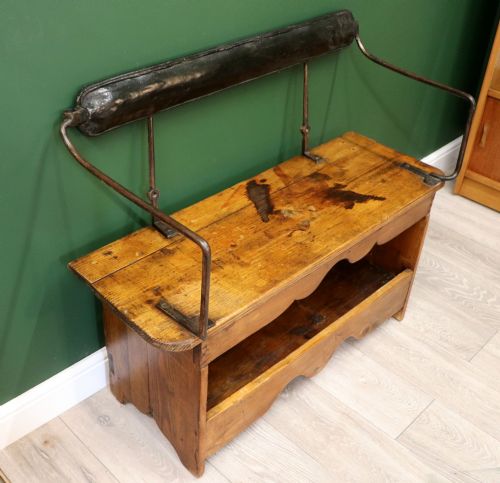 A GREAT HALL SEAT WITH A NOVEL TWIST - ADDITIONAL PHOTO 3