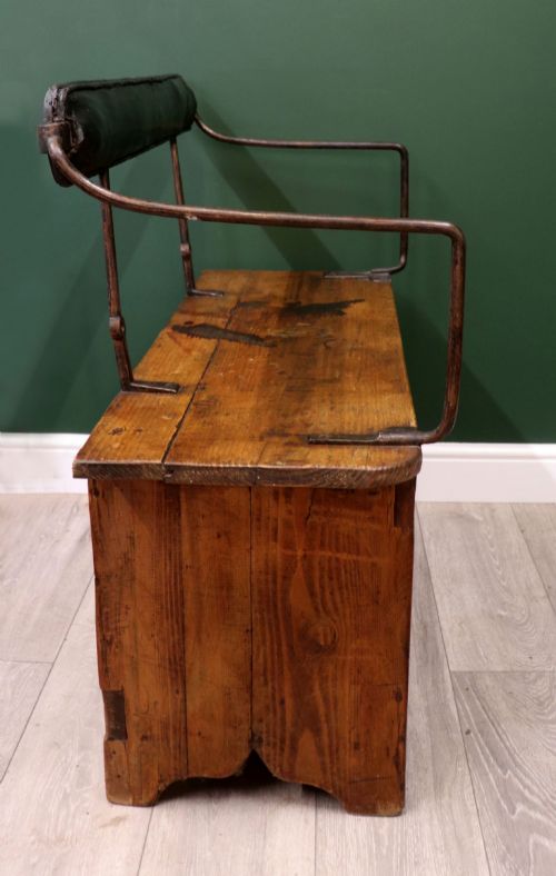 A GREAT HALL SEAT WITH A NOVEL TWIST - ADDITIONAL PHOTO 8