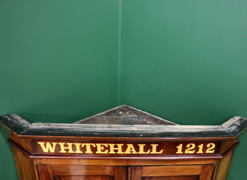 A LOVELY GEORGE III MAHOGANY WALL MOUNTED CORNER CABINET - ADDITIONAL PHOTO 4