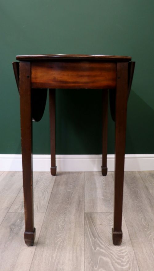 A LOVELY UNUSUAL EDWARDIAN MAHOGANY PEMBROKE TABLE OF OVAL FORM - ADDITIONAL PHOTO 10