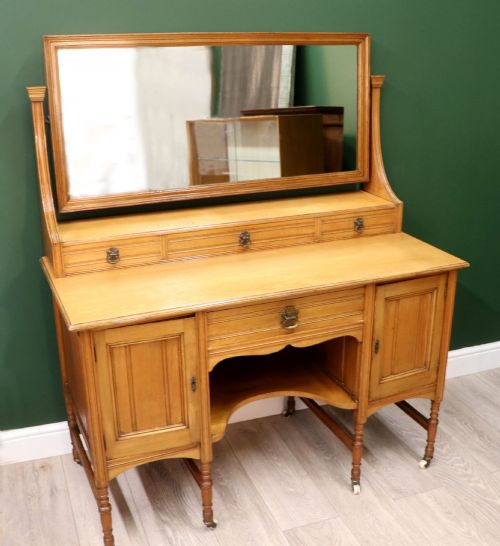 A LOVELY LATE VICTORIAN AMERICAN LIGHT WALNUT DRESSING TABLE IN SUPERB ORIGINAL CONDITION - ADDITIONAL PHOTO 2